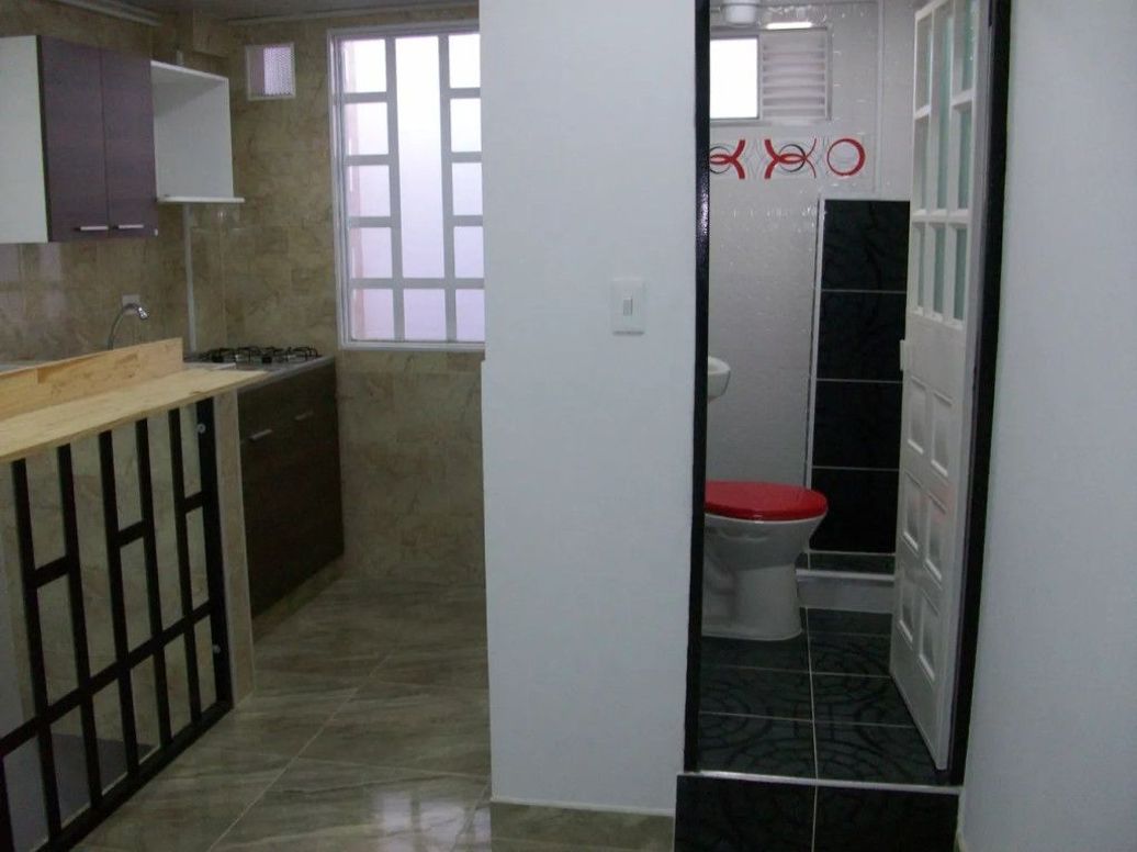 Casa de 8 alcobas en venta en Centenario, Bogotá, 224 m² · foto 17 de 20