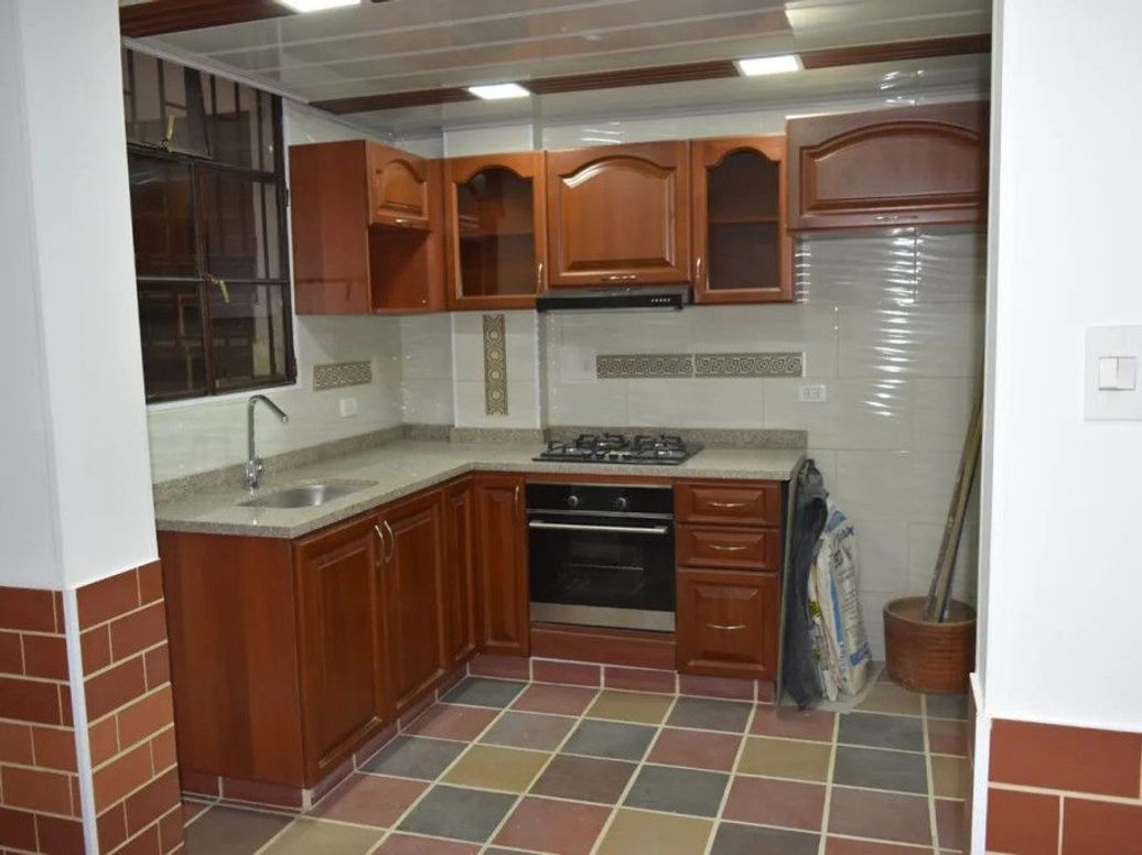 Casa de 8 alcobas en venta en Centenario, Bogotá, 224 m² · foto 16 de 20