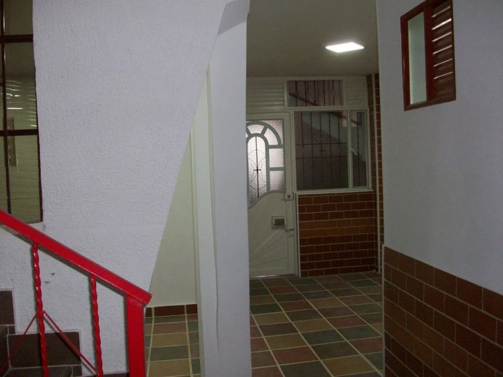 Casa de 8 alcobas en venta en Centenario, Bogotá, 224 m² · foto 6 de 20