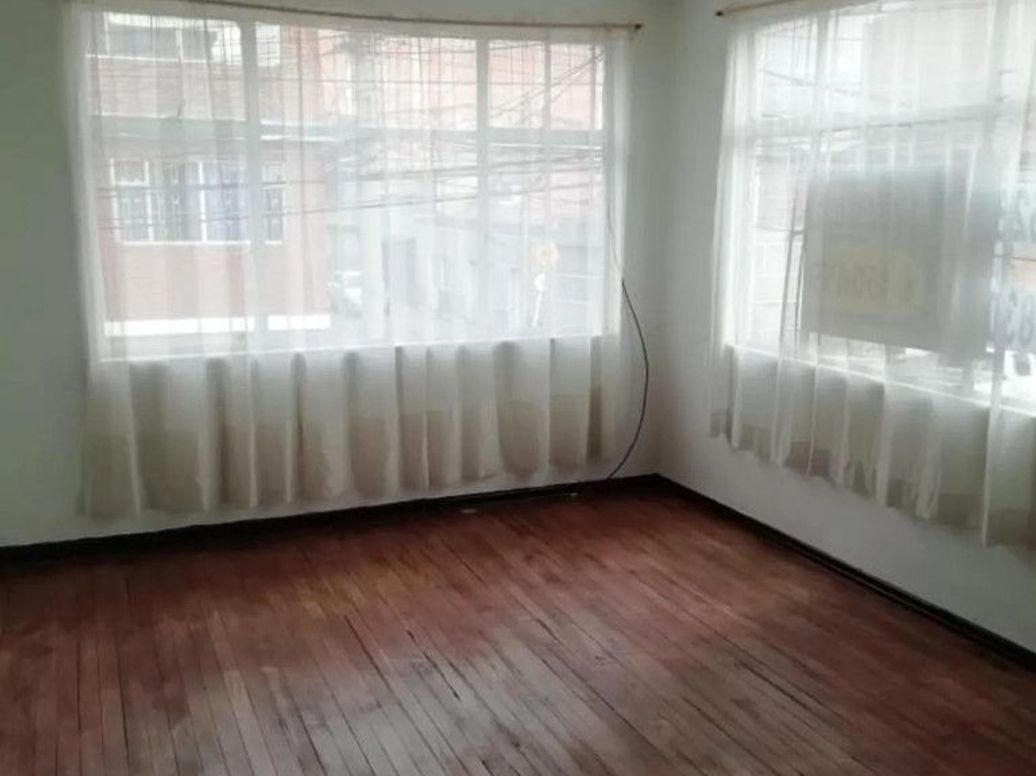 Casa de 6 alcobas en venta en Santander Sur, Bogotá, 250 m² · foto 4 de 17