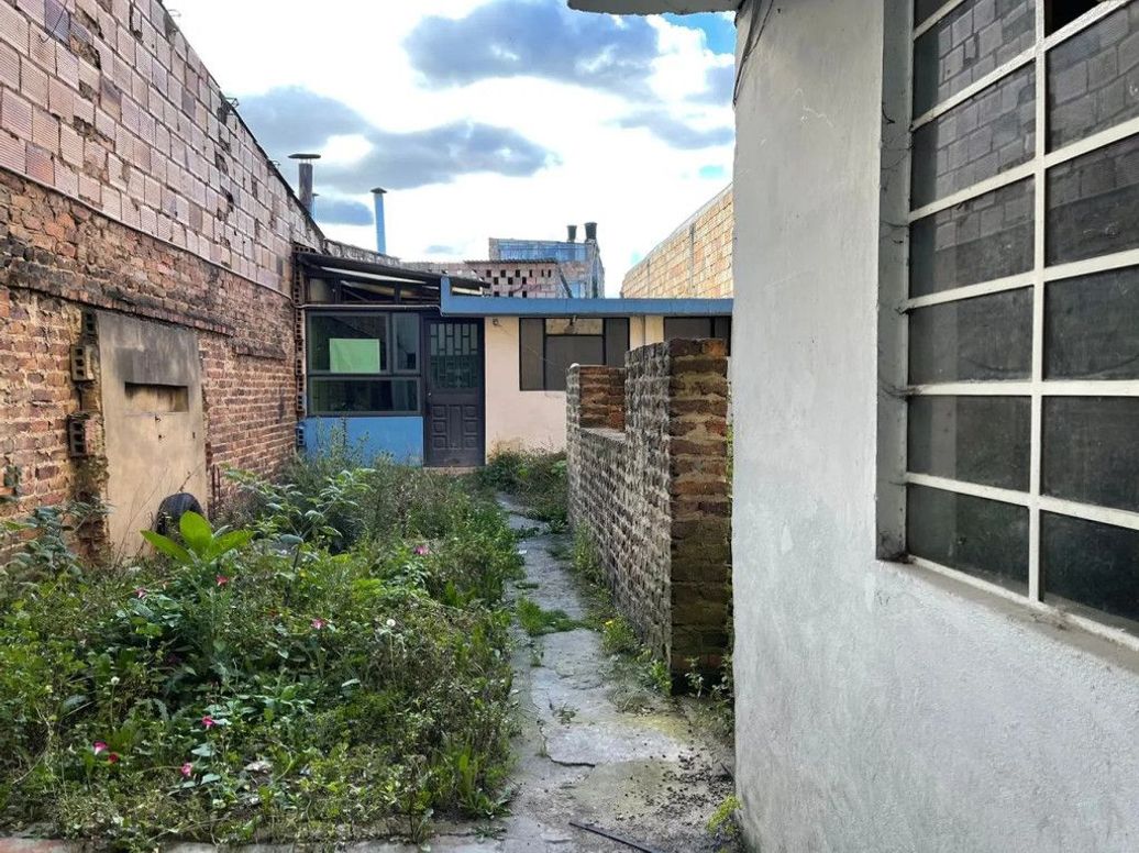 Casa de 9 alcobas en venta en Colombia, Bogotá, 337 m² · foto 2 de 14