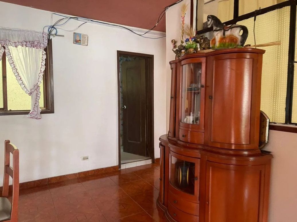 Casa de 9 alcobas en venta en Ospina Perez, Bogotá, 258 m² · foto 2 de 19