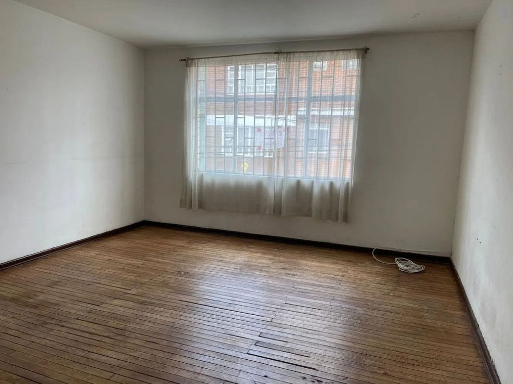 Casa de 8 alcobas en venta en La Merced Norte, Bogotá, 270 m² · foto 14 de 20
