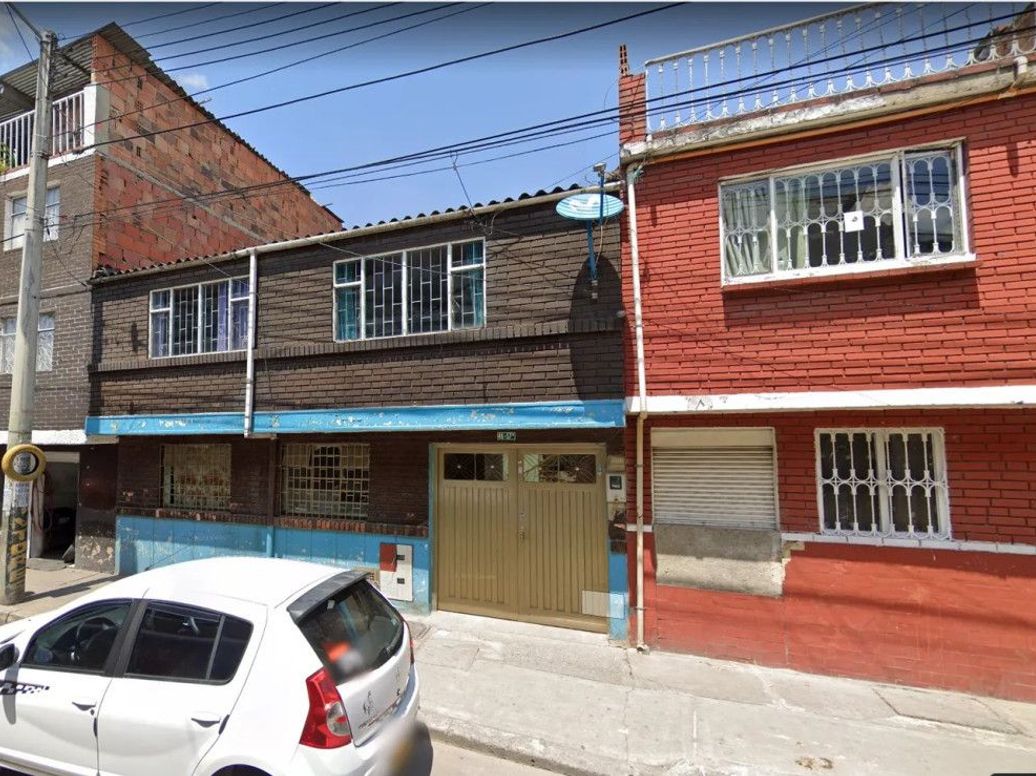 Casa de 5 alcobas en venta en Marco Fidel Suarez, Bogotá, 250 m² · foto 3 de 4