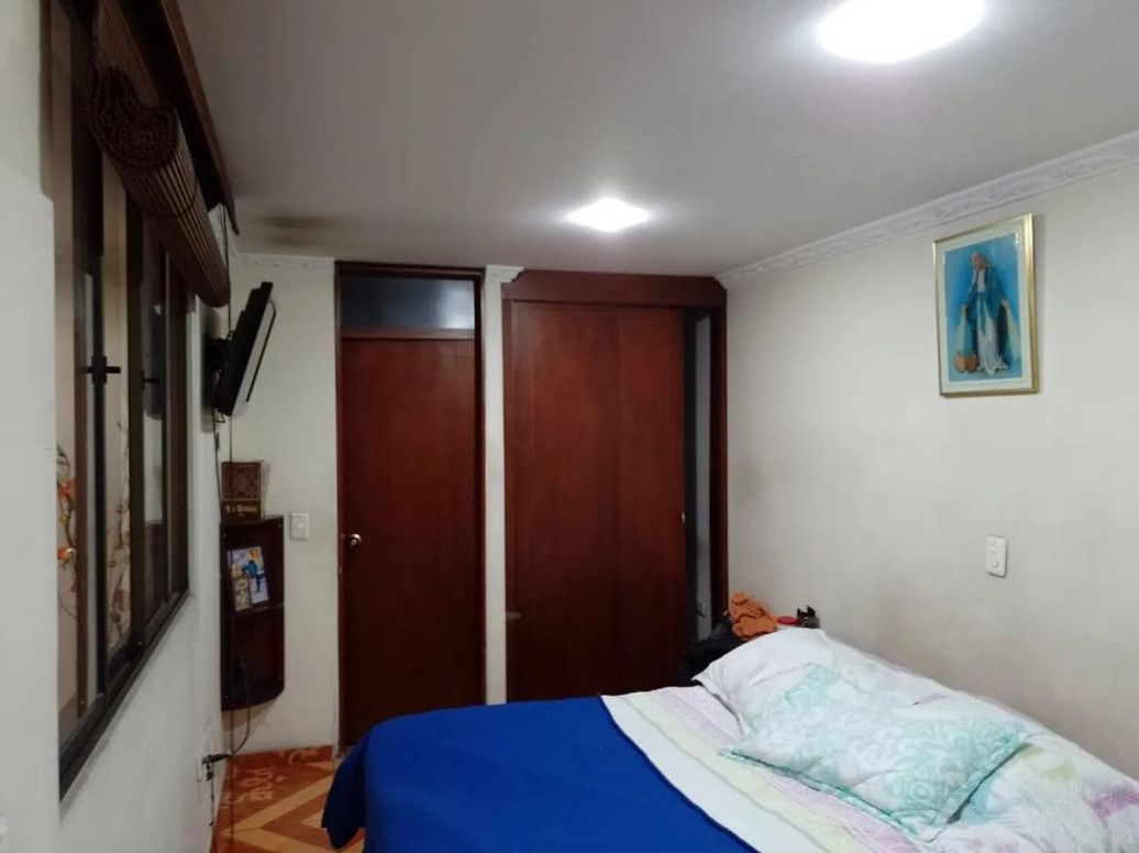 Casa de 4 alcobas en venta en San Vicente Ferrer, Bogotá, 232 m² · foto 2 de 18