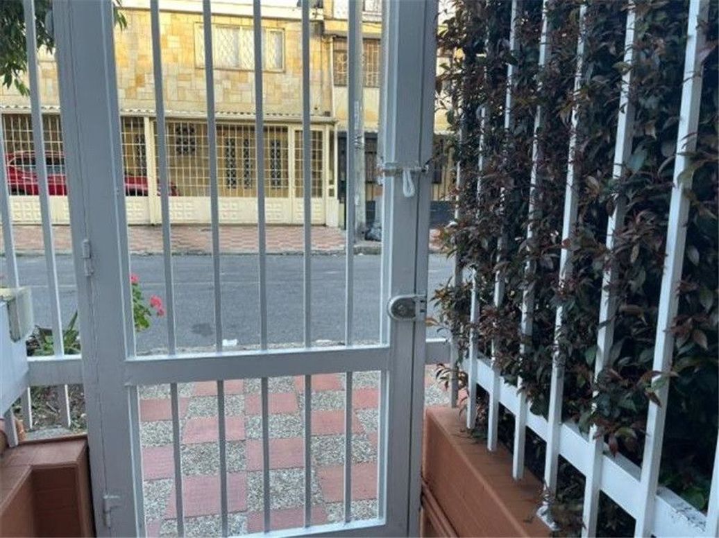 Apartamento de 4 alcobas en venta en Caracas, Bogotá, 107 m² · foto 2 de 19