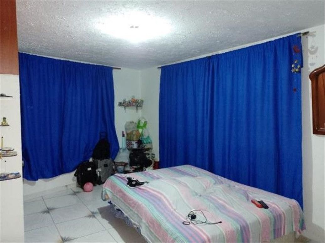 Casa de 9 alcobas en venta en Chico Sur, Bogotá, 196 m² · foto 8 de 19