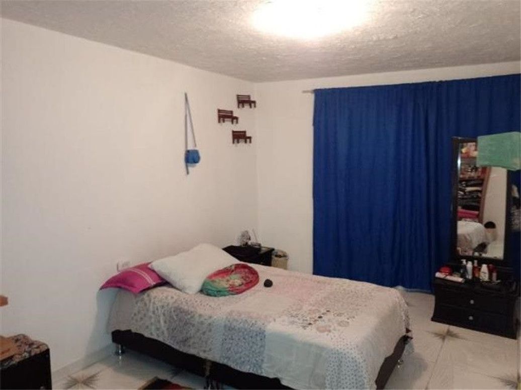 Casa de 9 alcobas en venta en Chico Sur, Bogotá, 196 m² · foto 9 de 19