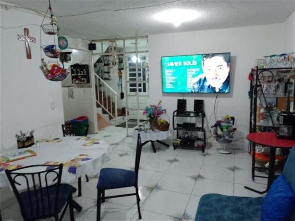 Casa de 9 alcobas en venta en Chico Sur, Bogotá, 196 m² · foto 14 de 19