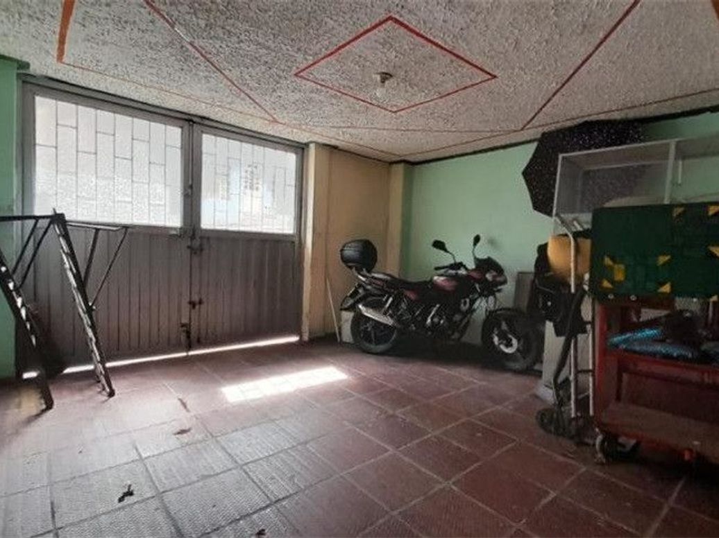 Casa de 5 alcobas en venta en Los Libertadores De San Ignacio, Bogotá, 300 m² · foto 2 de 20