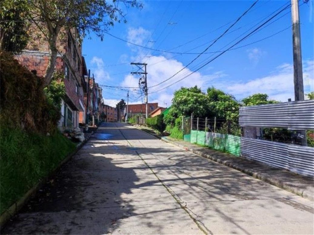 Casa de 3 alcobas en venta en Los Pinos, Bogotá, 96 m² · foto 2 de 20