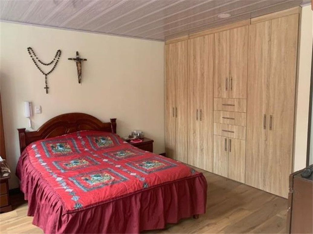 Casa de 5 alcobas en venta en Bravo Paez, Bogotá, 200 m² · foto 18 de 20