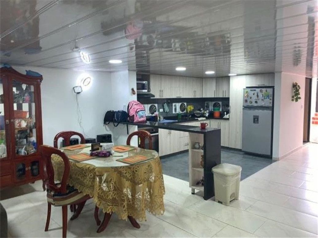 Casa de 5 alcobas en venta en Bravo Paez, Bogotá, 200 m² · foto 6 de 20