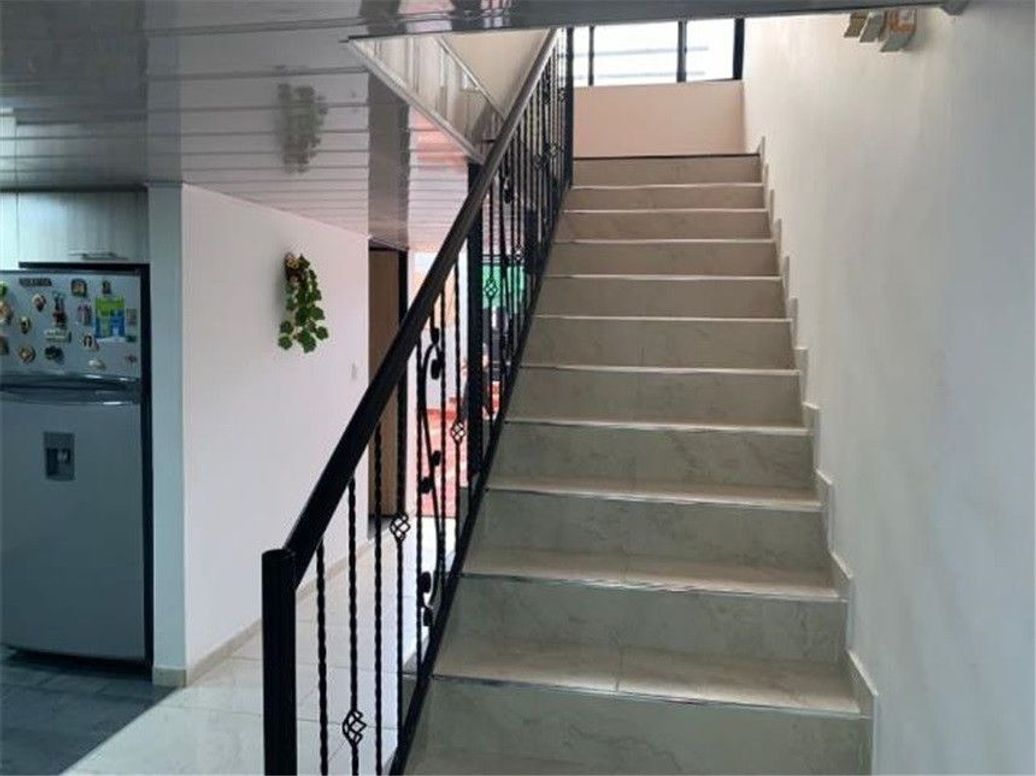 Casa de 5 alcobas en venta en Bravo Paez, Bogotá, 200 m² · foto 5 de 20