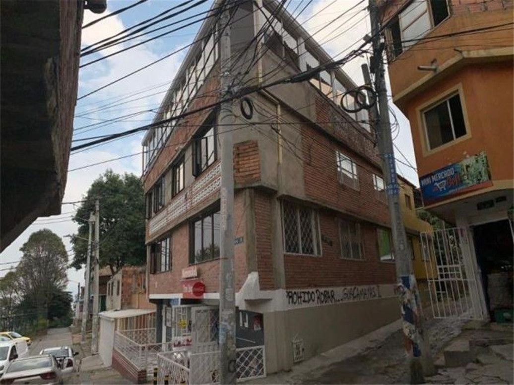 Casa de 8 alcobas en venta en Las Guacamayas, Bogotá, 254 m² · foto 3 de 14