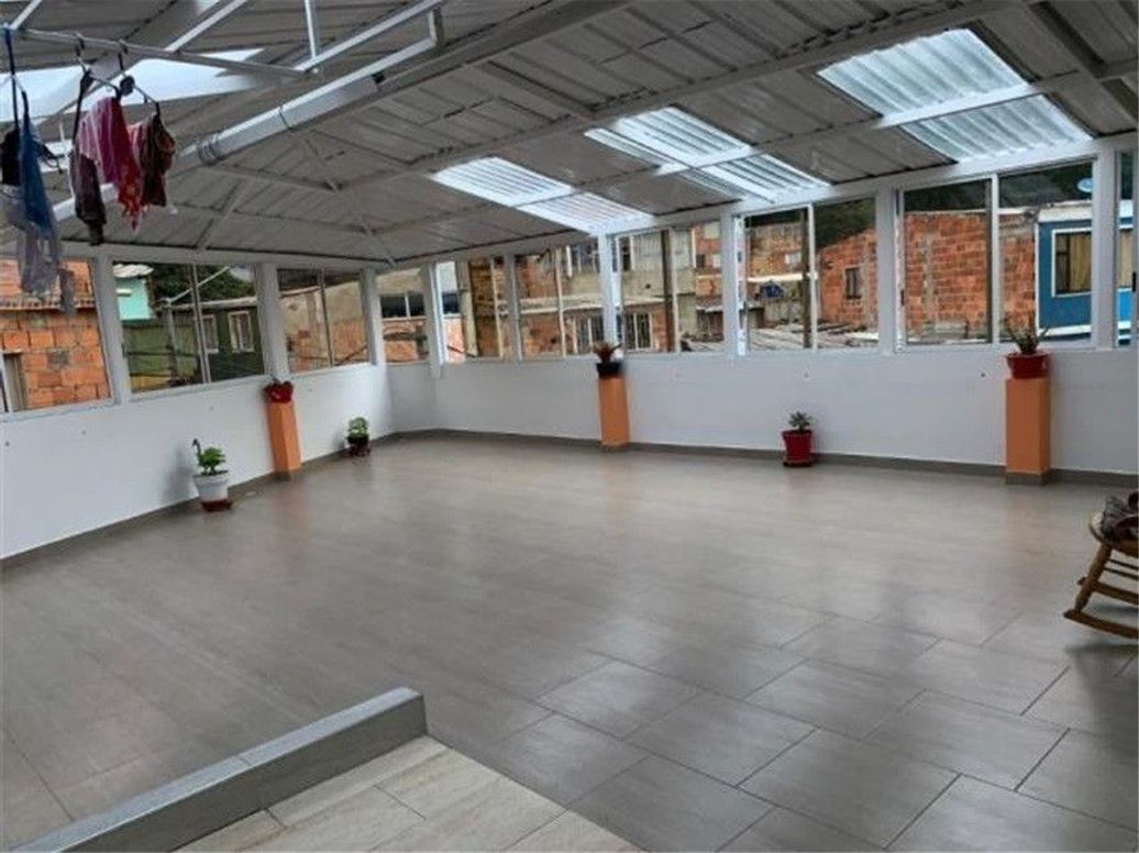 Casa de 8 alcobas en venta en Las Guacamayas, Bogotá, 254 m² · foto 9 de 14