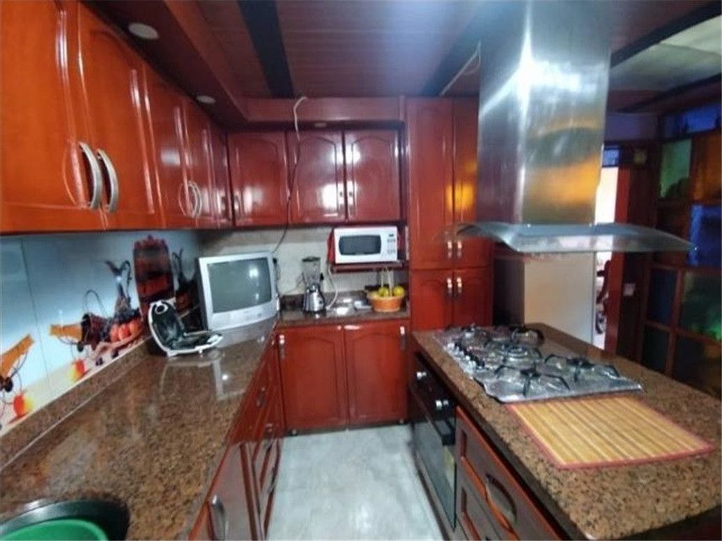 Casa de 14 alcobas en venta en La Cabaña, Bogotá, 400 m² · foto 4 de 14
