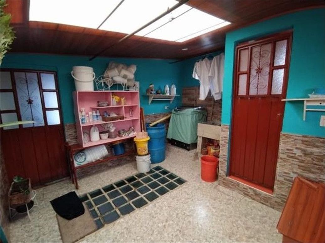 Casa de 14 alcobas en venta en La Cabaña, Bogotá, 400 m² · foto 7 de 14