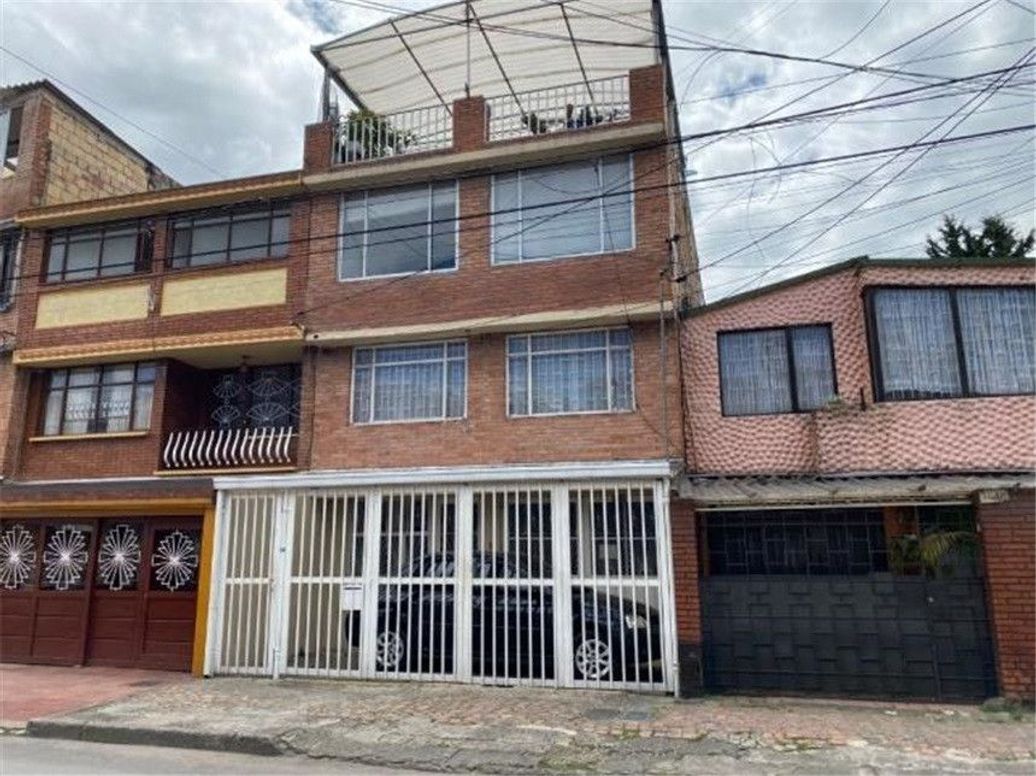 Casa de 10 alcobas en venta en Bonanza, Bogotá, 400 m² · foto 2 de 19
