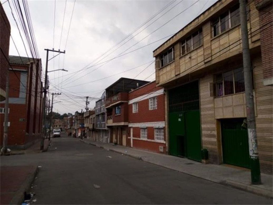 Casa de 4 alcobas en venta en Marco Fidel Suarez, Bogotá, 380 m² · foto 2 de 17