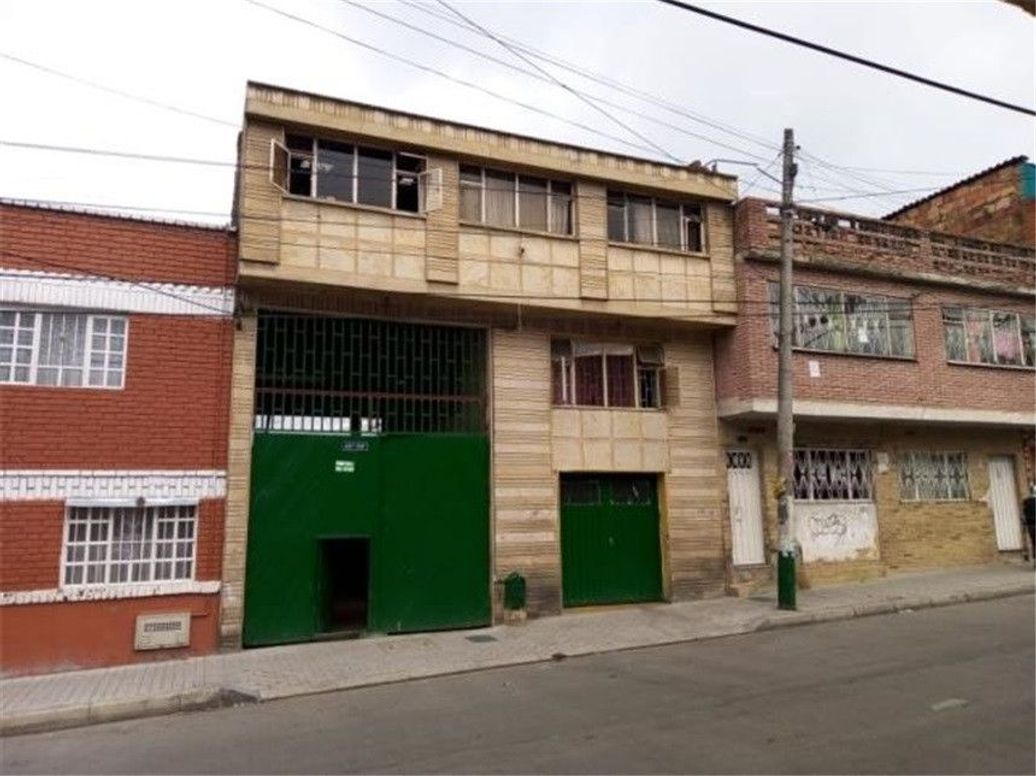 Casa de 4 alcobas en venta en Marco Fidel Suarez, Bogotá, 380 m² · foto 3 de 17