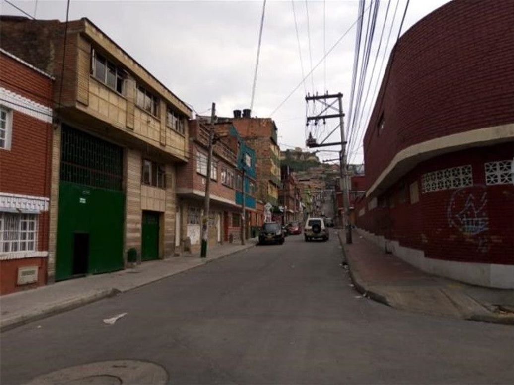 Casa de 4 alcobas en venta en Marco Fidel Suarez, Bogotá, 380 m² · foto 4 de 17