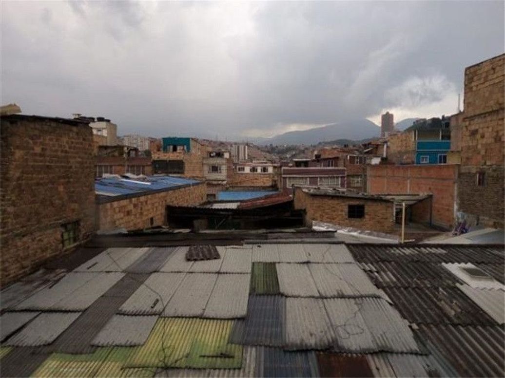 Casa de 4 alcobas en venta en Marco Fidel Suarez, Bogotá, 380 m² · foto 15 de 17