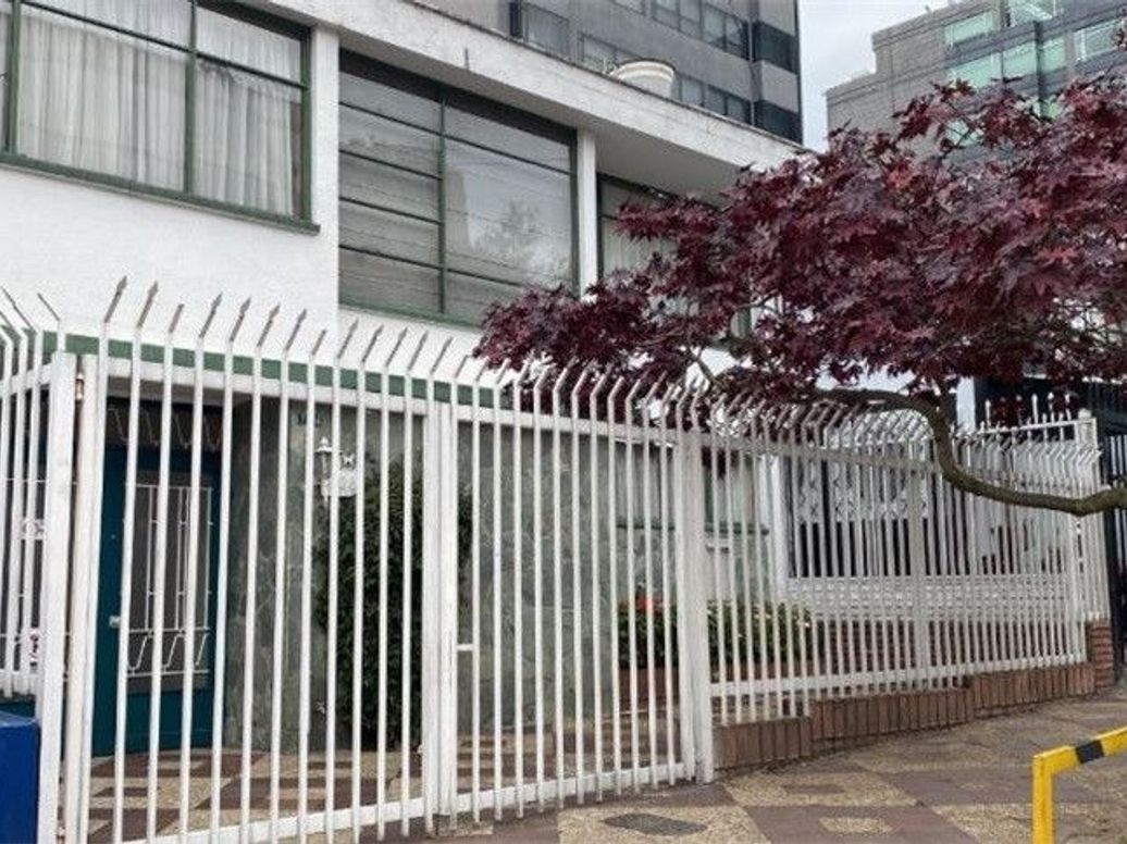 Casa de 4 alcobas en venta en Santa Barbara Oriental, Bogotá, 268 m² · foto 2 de 16