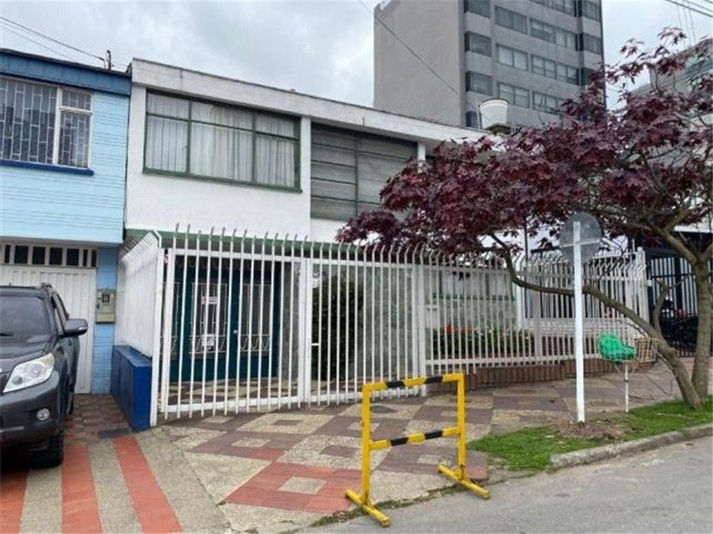 Casa de 4 alcobas en venta en Santa Barbara Oriental, Bogotá, 268 m² · foto 3 de 16