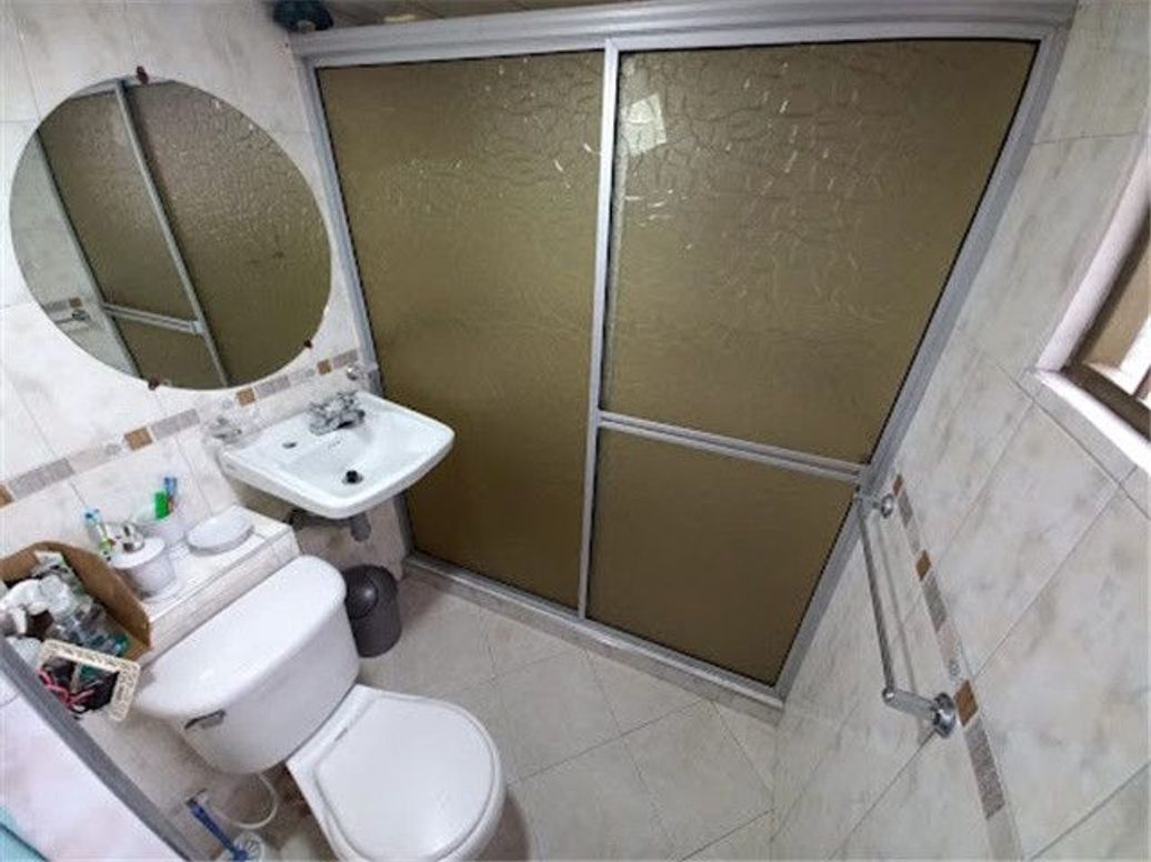Casa de 6 alcobas en venta en El Virrey, Bogotá, 211 m² · foto 17 de 18