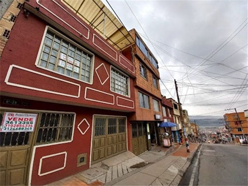 Casa de 6 alcobas en venta en El Virrey, Bogotá, 211 m² · foto 2 de 18