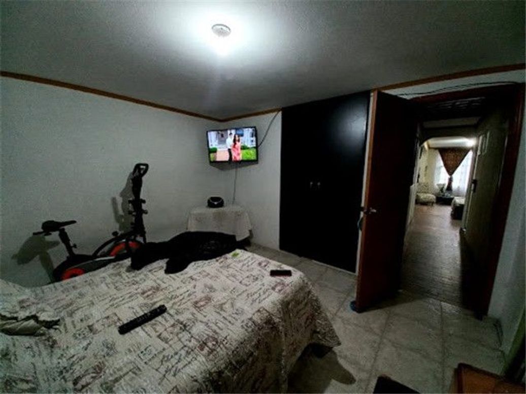 Casa de 6 alcobas en venta en El Virrey, Bogotá, 211 m² · foto 9 de 18