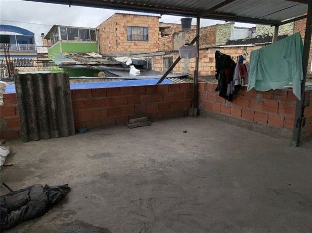 Casa de 8 alcobas en venta en Abraham Lincoln, Bogotá, 273 m² · foto 13 de 20