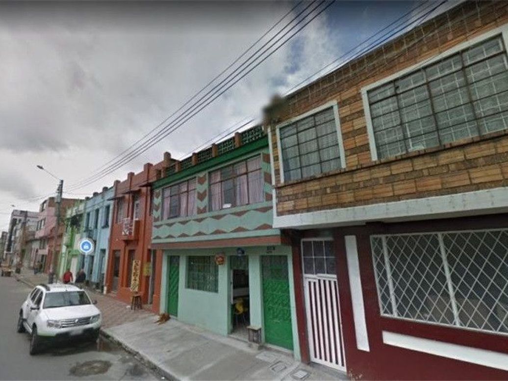 Casa de 6 alcobas en venta en San Bernardo, Bogotá, 224 m² · foto 2 de 11