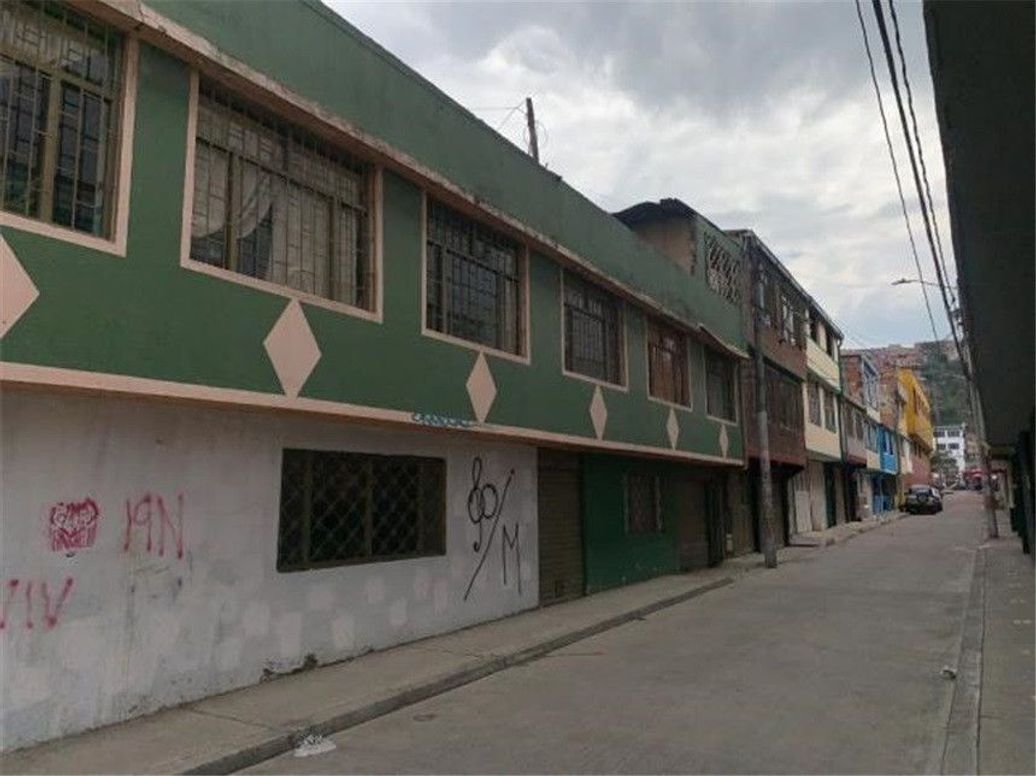 Casa de 10 alcobas en venta en El Nogal, Bogotá, 355 m² · foto 2 de 10