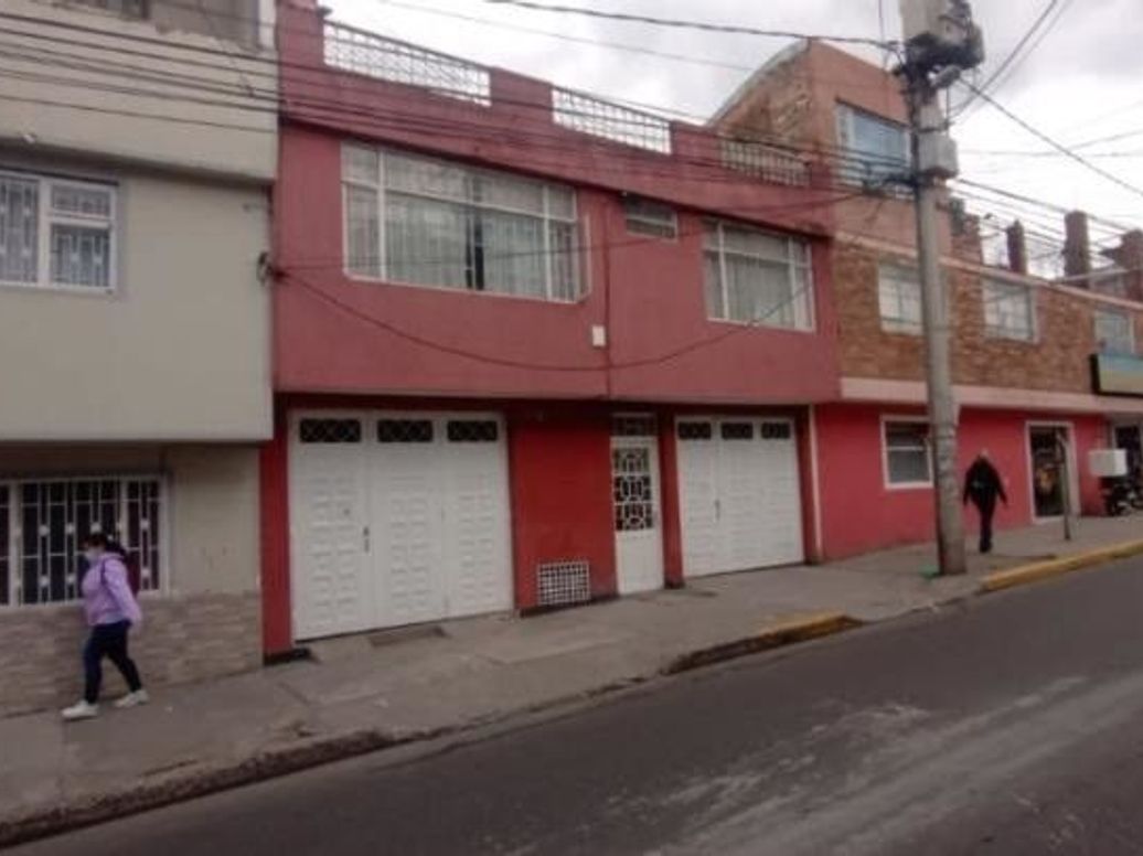 Casa de 14 alcobas en venta en Claret, Bogotá, 394 m² · foto 2 de 14