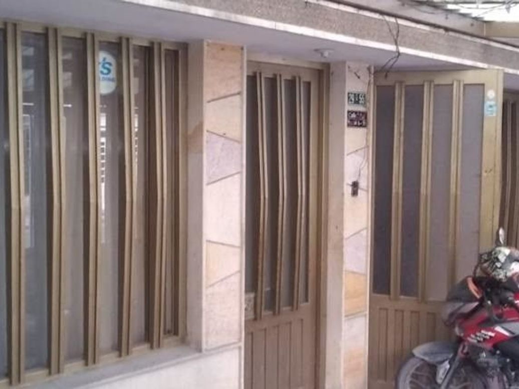Casa de 6 alcobas en venta en Santa Isabel Sur, Bogotá, 436 m² · foto 2 de 16