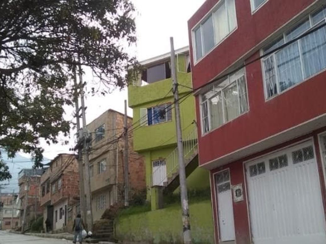 Casa de 8 alcobas en venta en Santa Rita Sur Oriental, Bogotá, 328 m² · foto 2 de 20