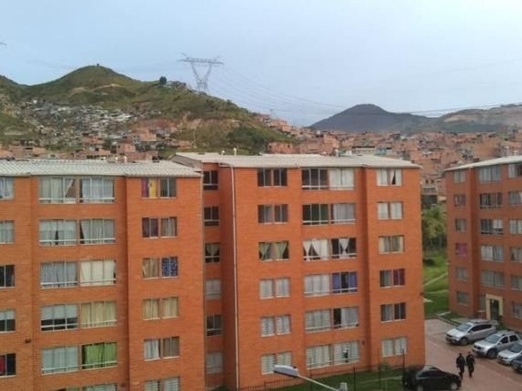 Apartamento de 3 alcobas en venta en San Luis, Bogotá, 43 m² · foto 2 de 20