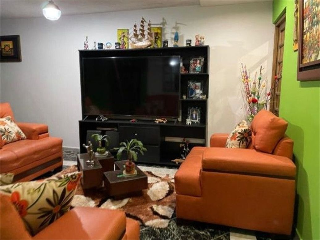 Casa de 10 alcobas en venta en Las Cruces, Bogotá, 270 m² · foto 8 de 8