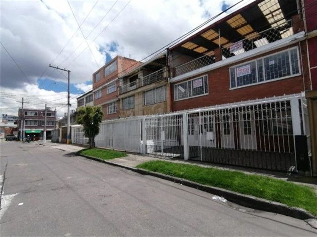 Casa de 6 alcobas en venta en La Asunción, Bogotá, 320 m² · foto 3 de 15
