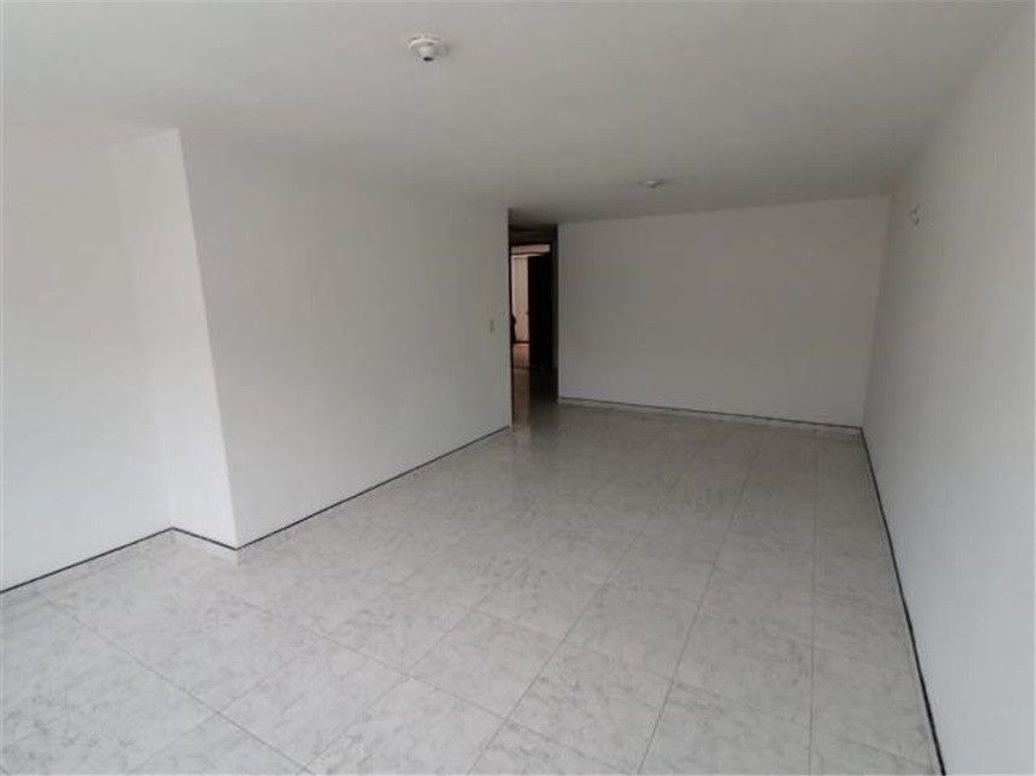 Casa de 6 alcobas en venta en La Asunción, Bogotá, 320 m² · foto 11 de 15