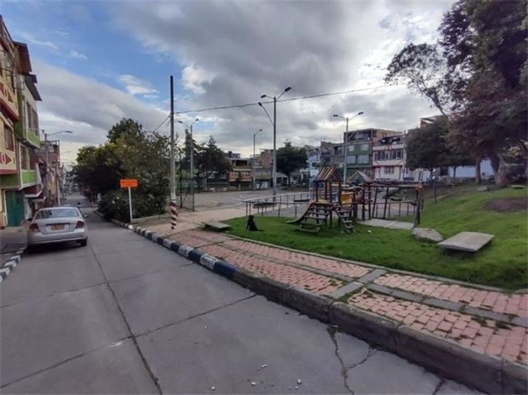 Casa de 4 alcobas en venta en Casa Rey, Bogotá, 142 m² · foto 2 de 3
