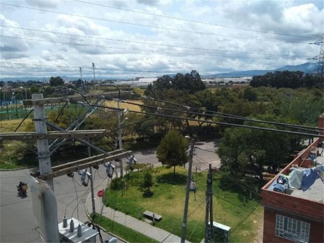 Casa de 5 alcobas en venta en Arborizadora Baja, Bogotá, 320 m² · foto 3 de 20