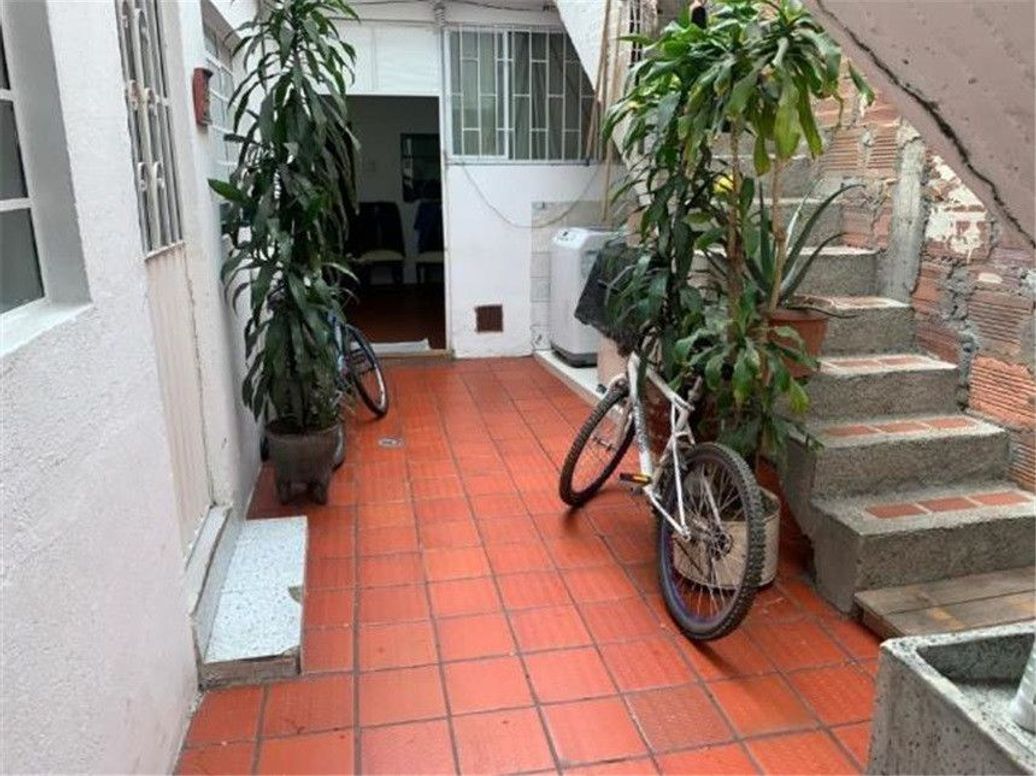 Casa de 9 alcobas en venta en Murillo Toro, Bogotá, 402 m² · foto 6 de 20