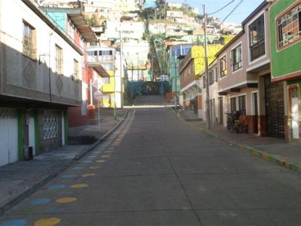 Casa de 5 alcobas en venta en Acacias Sur, Bogotá, 216 m² · foto 3 de 20