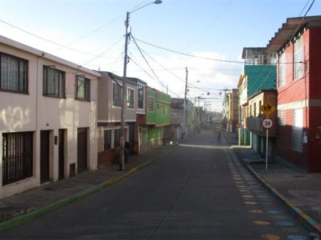 Casa de 5 alcobas en venta en Acacias Sur, Bogotá, 216 m² · foto 5 de 20