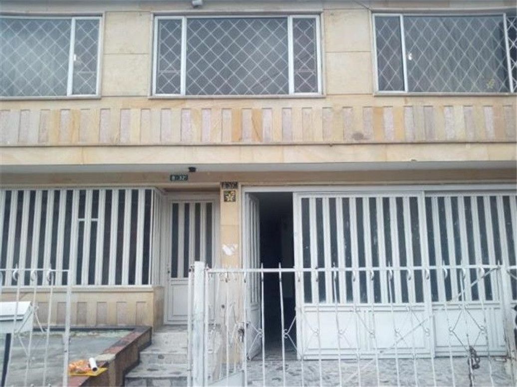 Casa de 5 alcobas en venta en Ciudad Berna, Bogotá, 273 m² · foto 2 de 20
