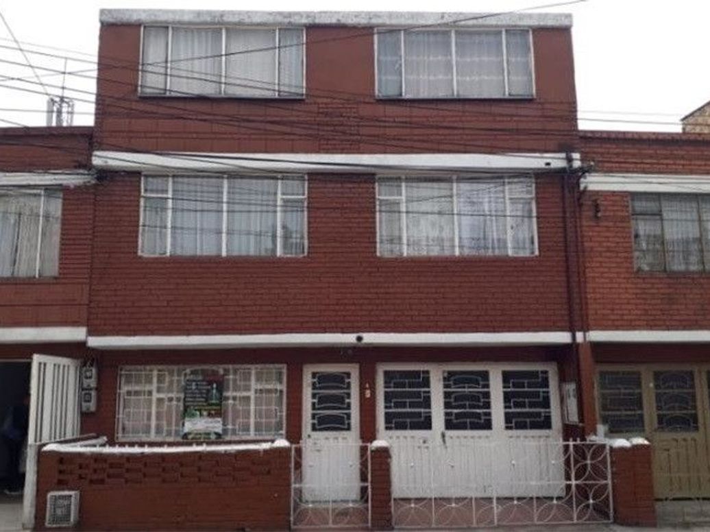 Casa de 8 alcobas en venta en Brasilia, Bogotá, 307 m² · foto 5 de 5