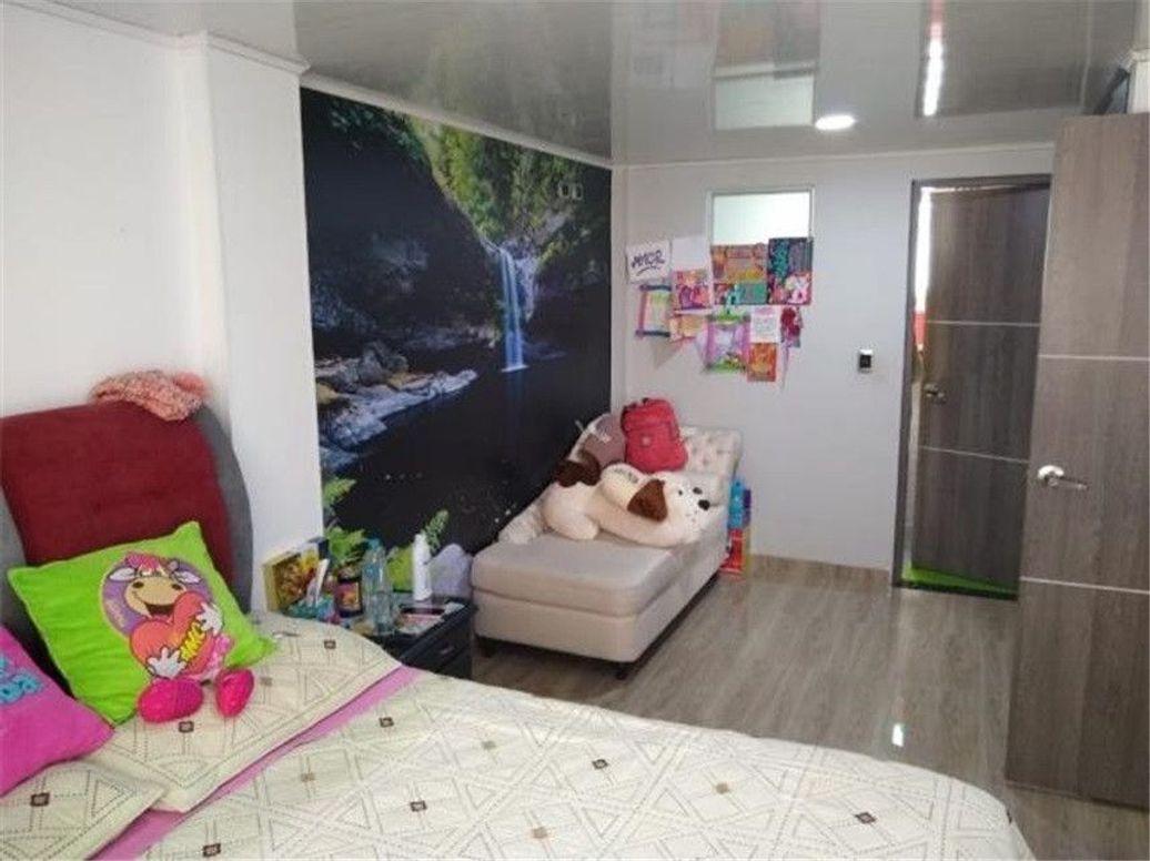 Casa de 18 alcobas en venta en Marco Fidel Suarez, Bogotá, 737 m² · foto 3 de 20